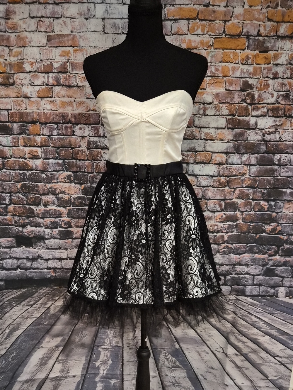 Masquerade Ivory and Black Lace Y2K Party/Cocktail/Homecoming Dress